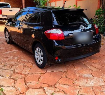 Toyota Auris miniatura 6