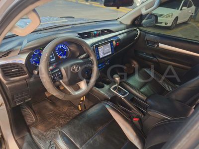 Toyota Hilux miniatura 13