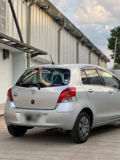 Toyota Vitz miniatura 7