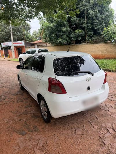 Toyota Vitz miniatura 4