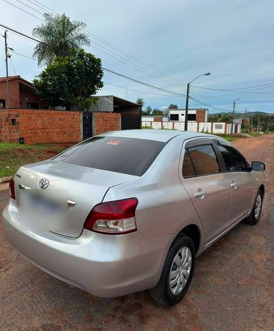 Toyota Belta miniatura 5