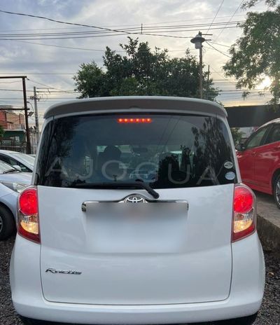 Toyota Ractis miniatura 4