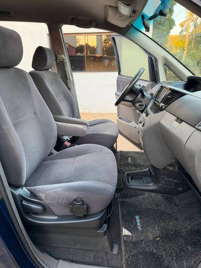 Toyota Voxy miniatura 4