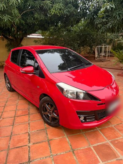 Toyota Vitz miniatura 4