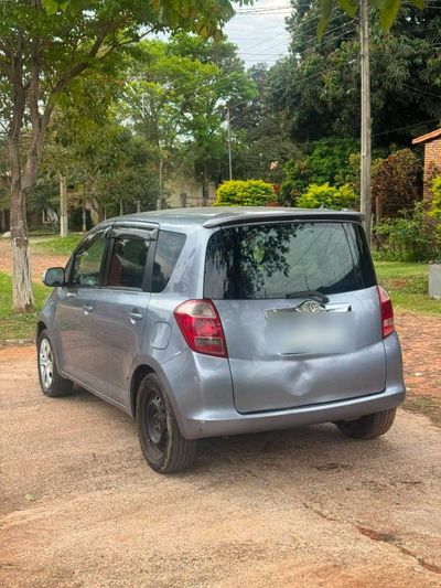 Toyota Ractis miniatura 6