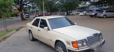 Mercedes-Benz 300D miniatura 13