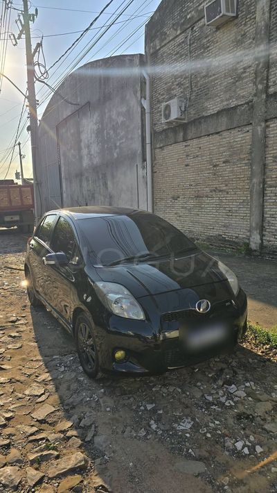 Toyota Vitz miniatura 2
