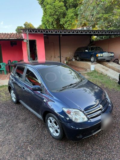 Toyota Ist miniatura 3