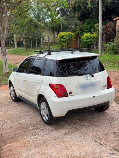 Toyota Ist miniatura 3
