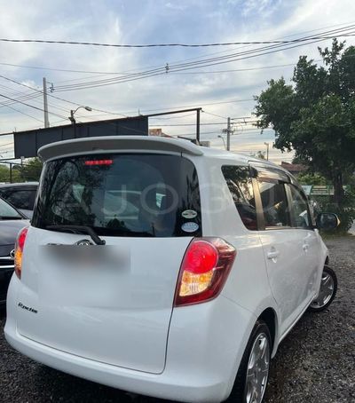 Toyota Ractis miniatura 6