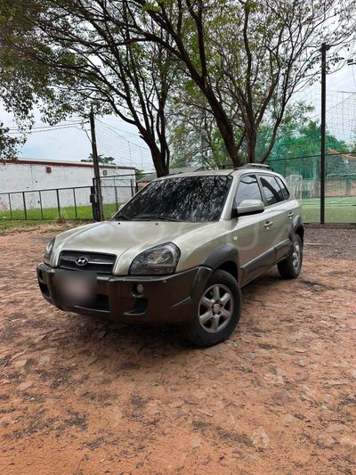 Hyundai Tucson thumbnail 1