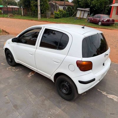 Toyota Vitz miniatura 10