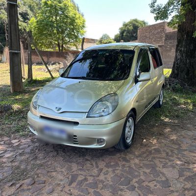 Toyota FunCargo miniatura 2