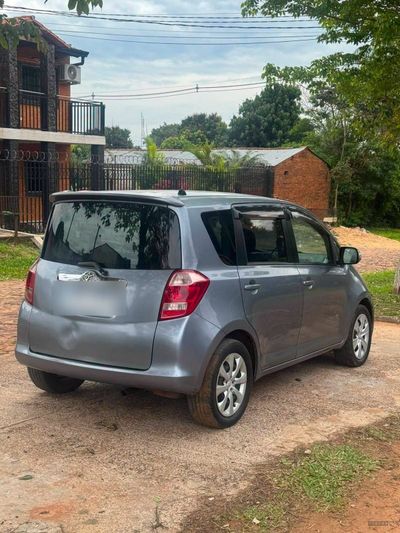 Toyota Ractis miniatura 4