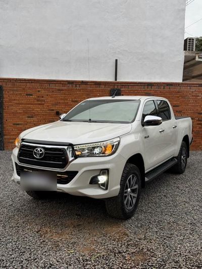 Toyota Hilux thumbnail 1