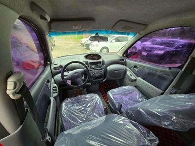 Toyota FunCargo miniatura 11