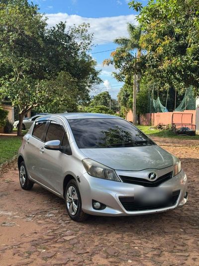 Toyota Vitz thumbnail 1