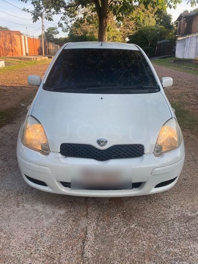 Toyota Vitz thumbnail 1