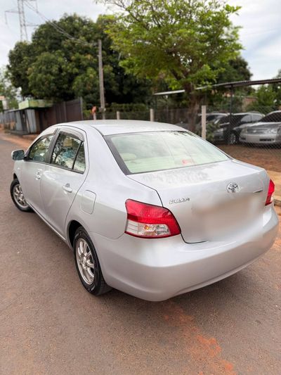 Toyota Belta miniatura 8