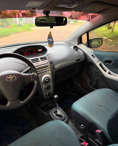 Toyota Vitz miniatura 9