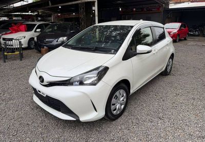 Toyota Vitz miniatura 3