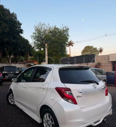 Toyota Vitz miniatura 4