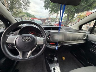 Toyota Vitz miniatura 8