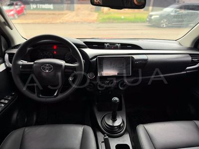 Toyota Hilux miniatura 6