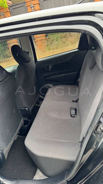 Toyota Vitz miniatura 8