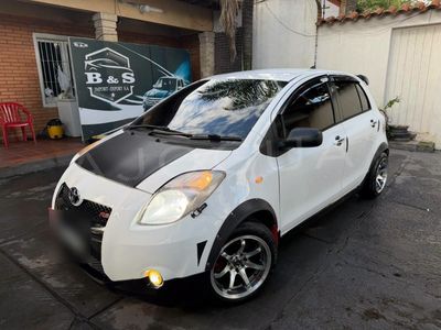 Toyota Vitz miniatura 4