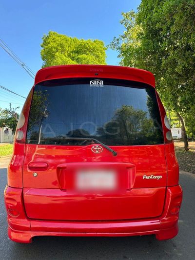 Toyota FunCargo miniatura 3