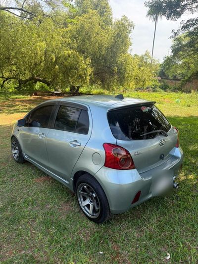 Toyota Vitz miniatura 4
