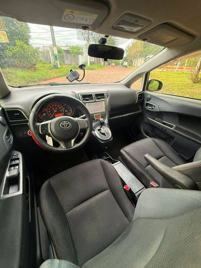 Toyota Ractis miniatura 7