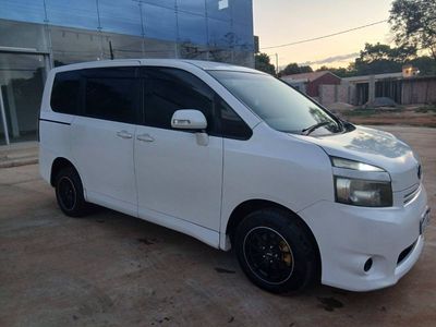 Toyota Voxy 2008