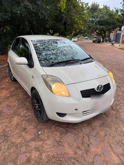 Toyota Vitz miniatura 2