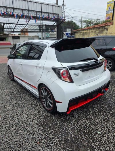 Toyota Vitz miniatura 7