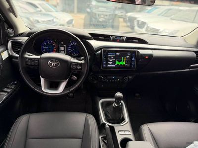Toyota Hilux miniatura 8