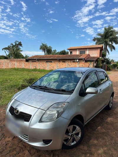 Toyota Vitz miniatura 3