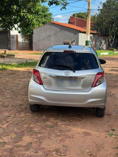Toyota Vitz miniatura 6