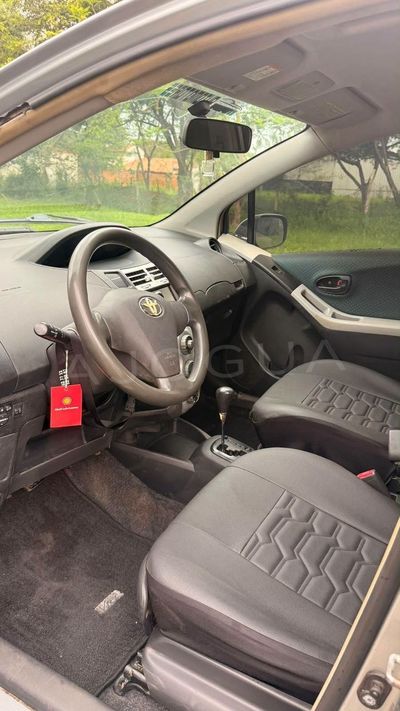 Toyota Vitz miniatura 8