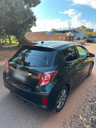 Toyota Vitz miniatura 4
