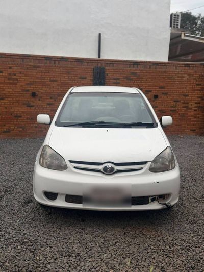 Toyota Platz miniatura 2
