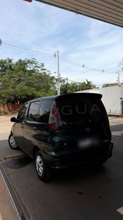 Toyota FunCargo miniatura 6