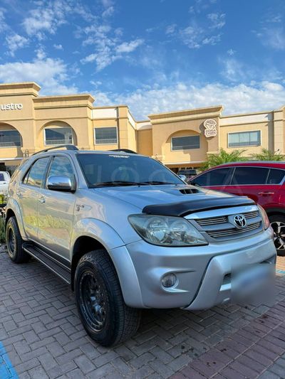 Toyota Fortuner miniatura 6