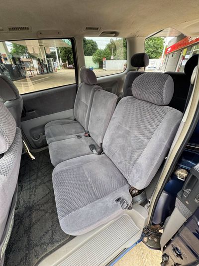 Toyota Voxy miniatura 8
