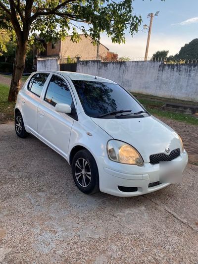 Toyota Vitz miniatura 2