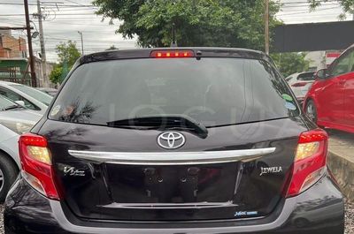 Toyota Vitz miniatura 10