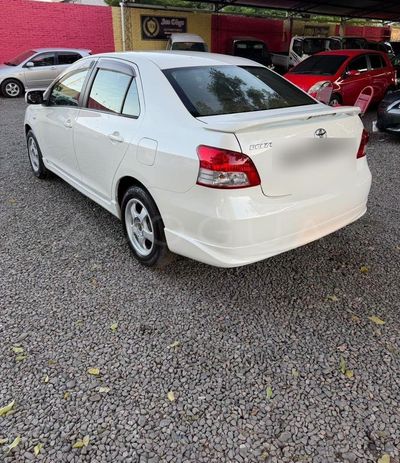 Toyota Belta miniatura 6