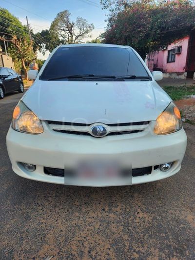 Toyota Platz miniatura 2