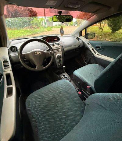 Toyota Vitz miniatura 4